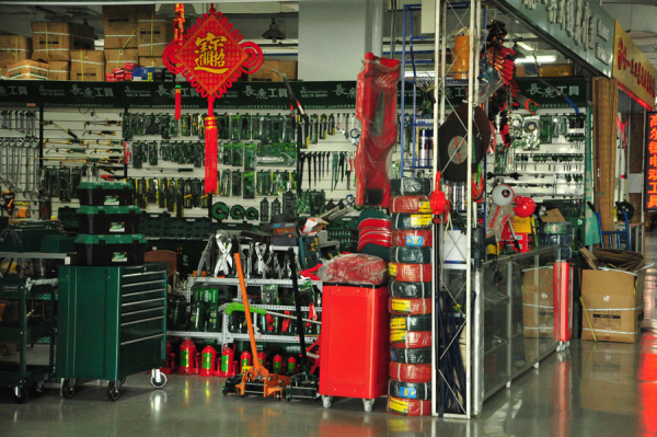 有誰知道大連華北路五金機(jī)電批發(fā)市場怎么走?那里經(jīng)營規(guī)模大嗎?