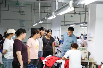 “點(diǎn)對(duì)點(diǎn)”送工服務(wù)，為來(lái)賓易地搬遷群眾鋪就就業(yè)增收路